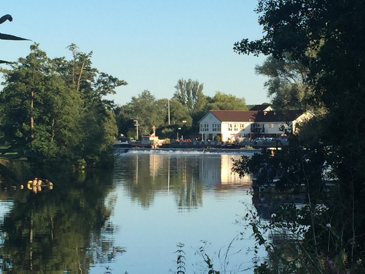 The Riverside Inn Saltford Exterior foto